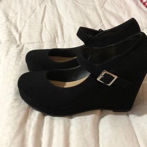 Y Not black suede shoes size 6
